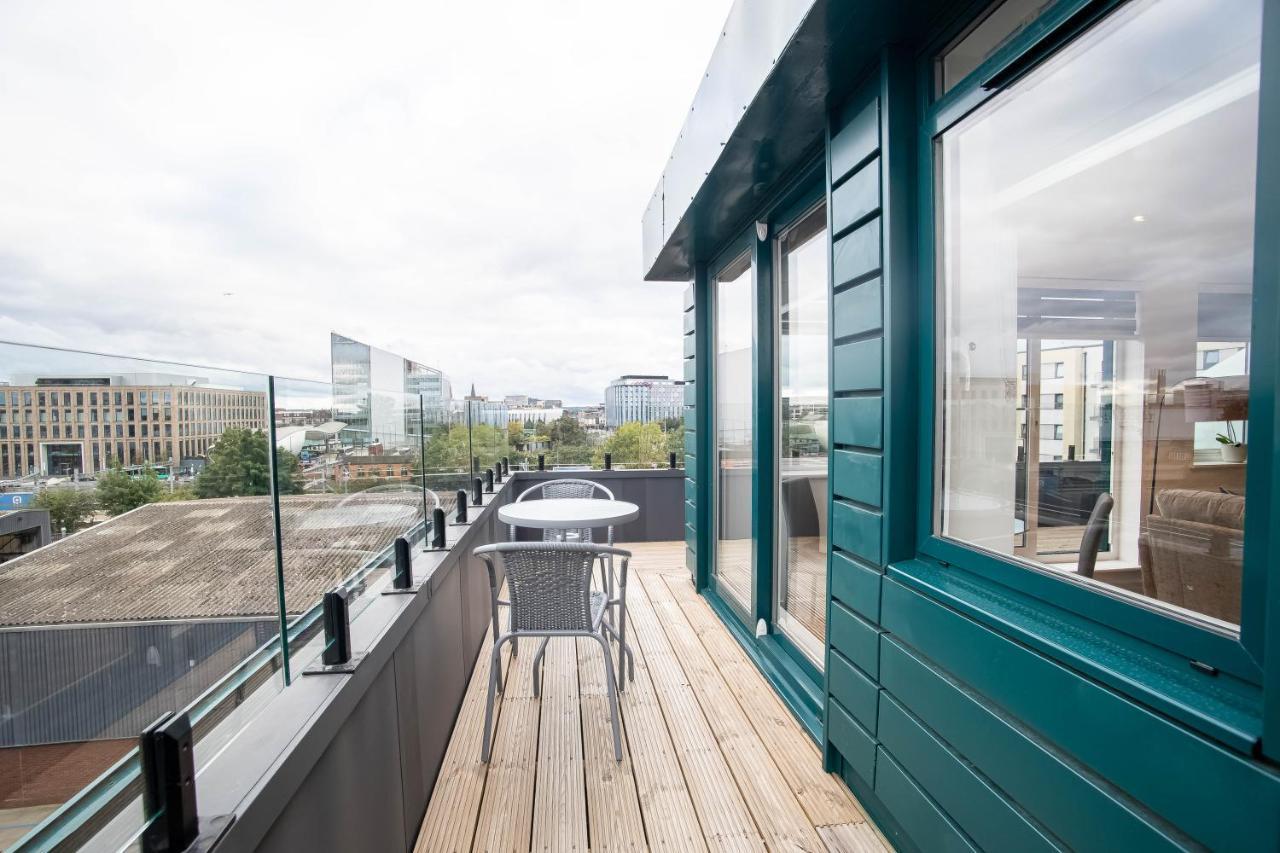 Luxe & Stylish 1 & 2 Bed Flats Near Heathrow, Legoland, & Windsor Slough Exterior photo