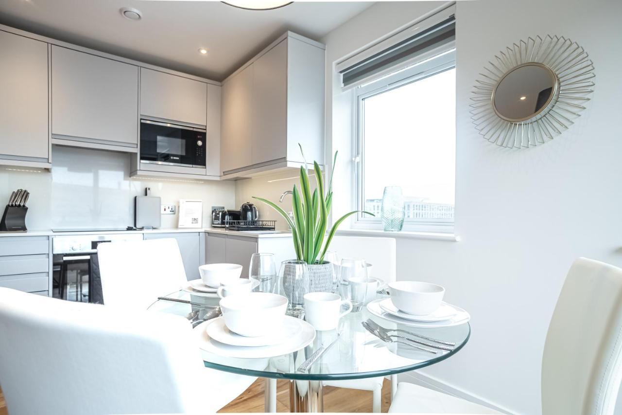 Luxe & Stylish 1 & 2 Bed Flats Near Heathrow, Legoland, & Windsor Slough Exterior photo