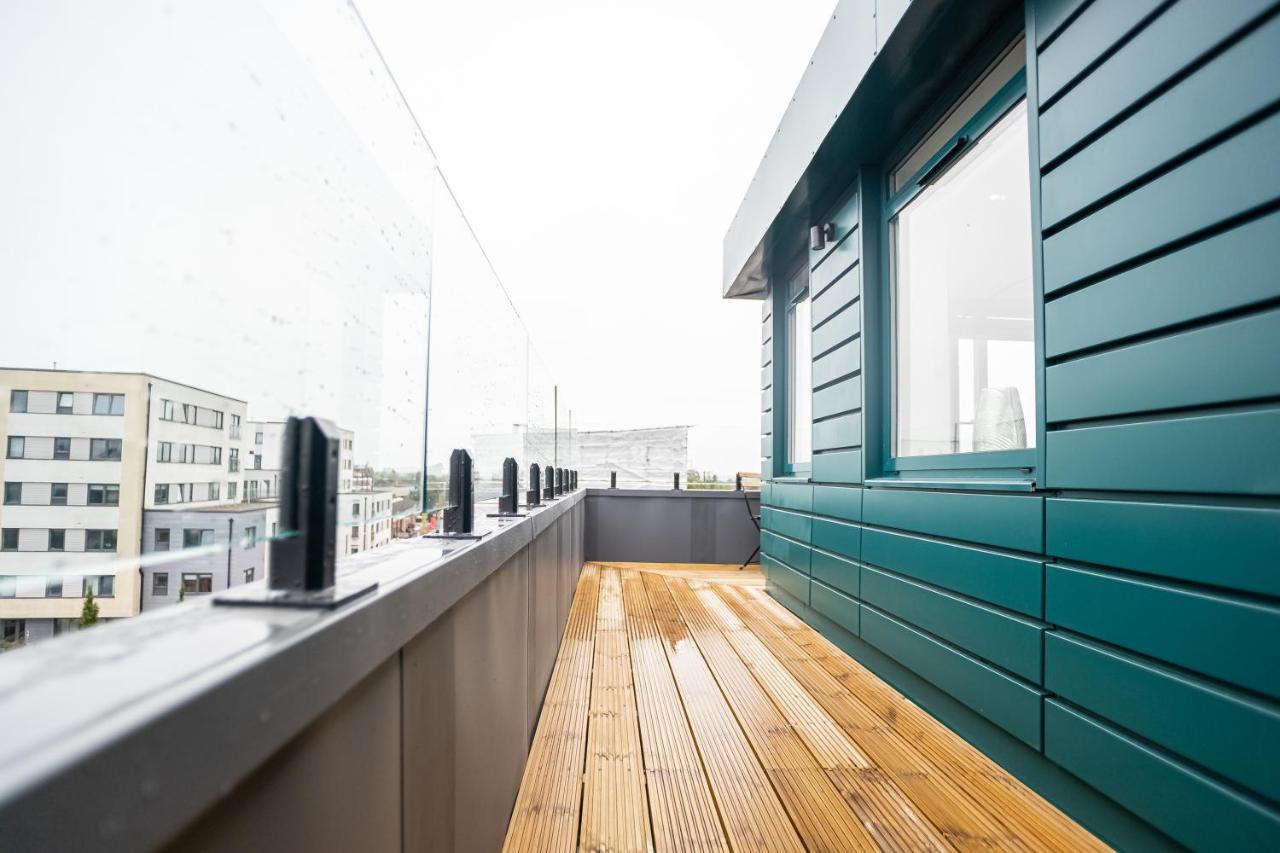 Luxe & Stylish 1 & 2 Bed Flats Near Heathrow, Legoland, & Windsor Slough Exterior photo
